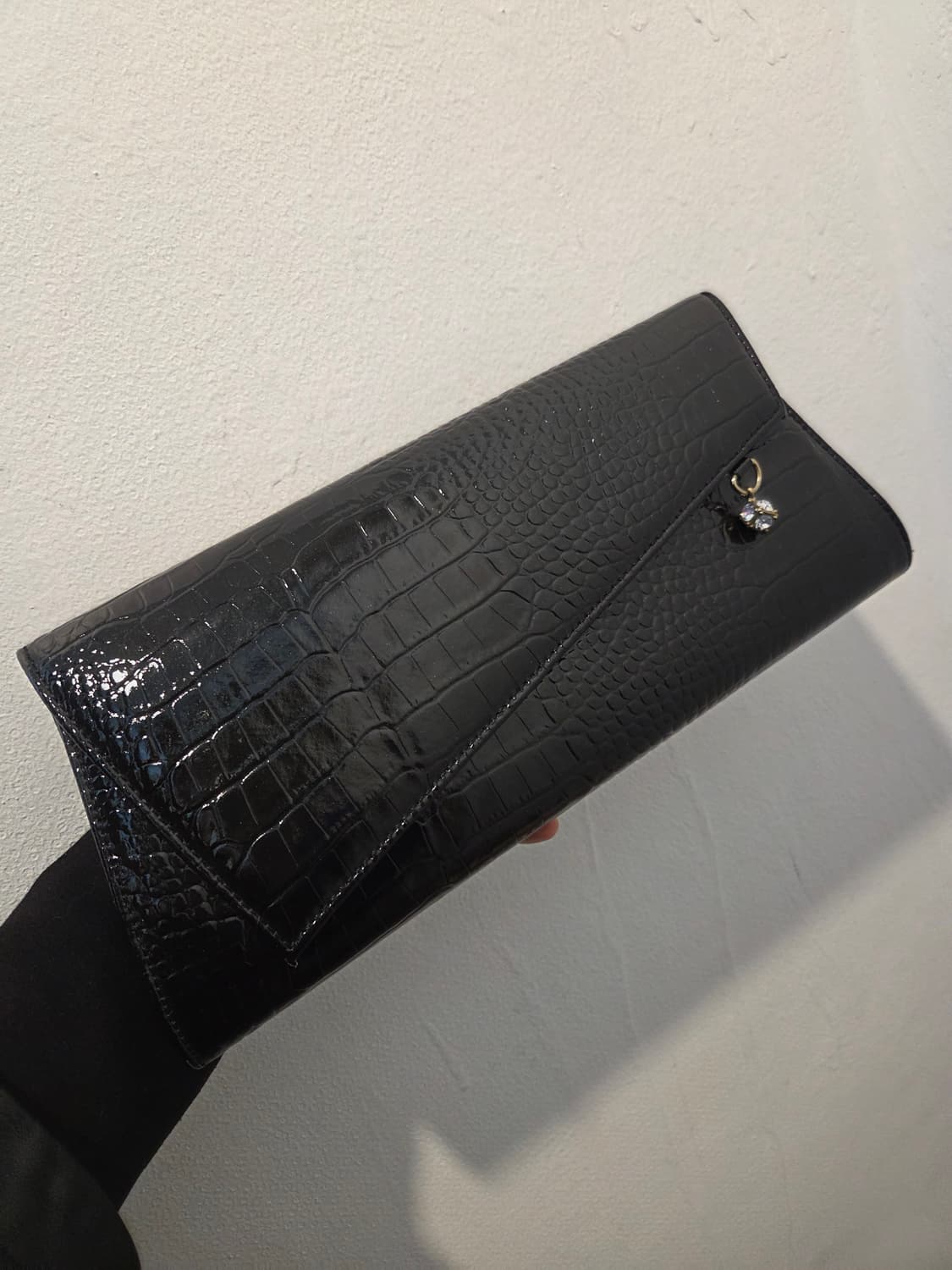블랙 에나멜 소가죽 크로커 클러치백 상품이미지4