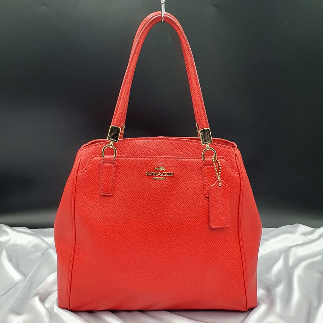 코치 레드 가죽 화사한 토트백 중고 가방 은피아노 상품이미지2