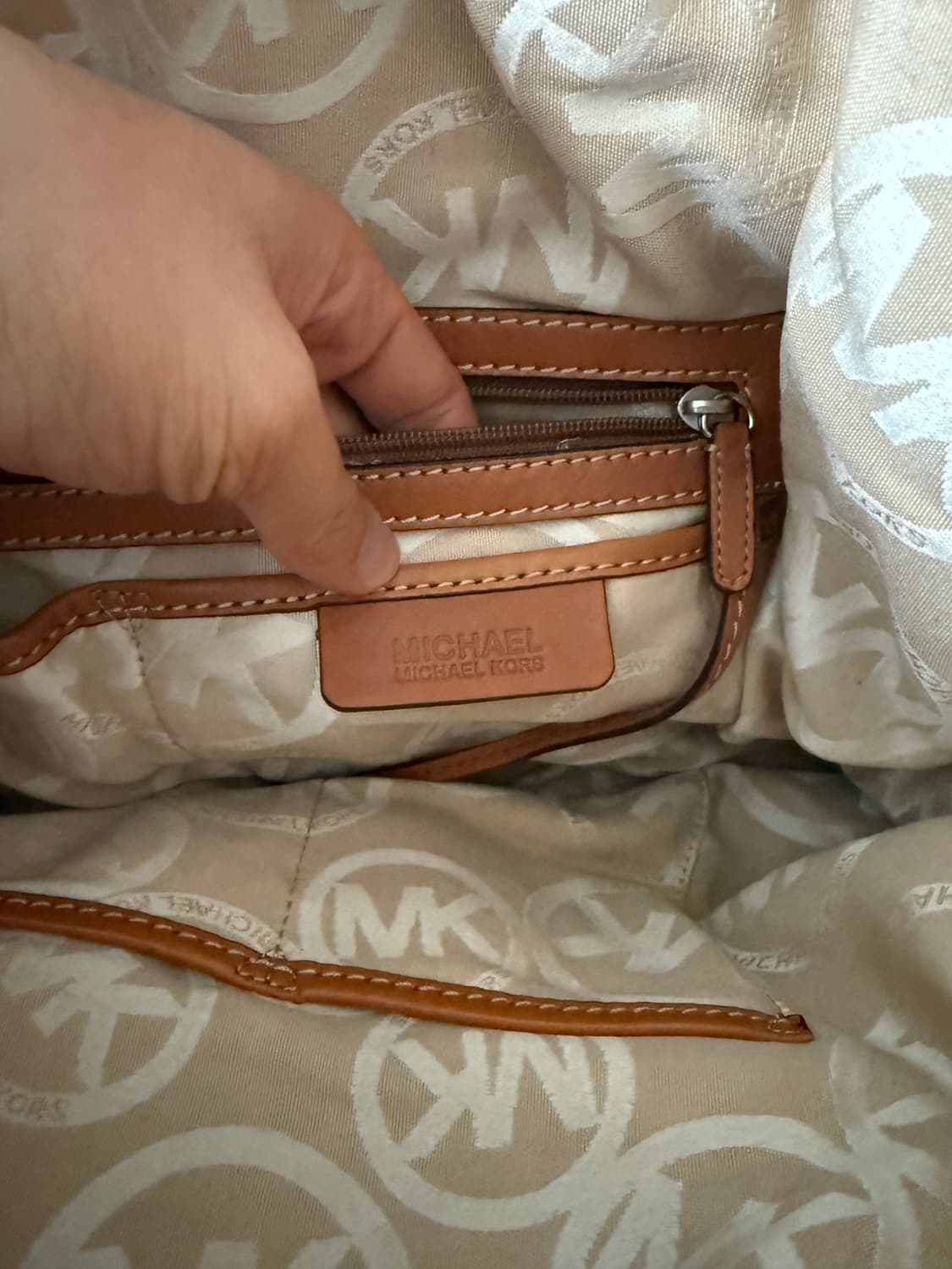 마이클코어스(MICHAEL KORS) 스터드 레더백 상품이미지8