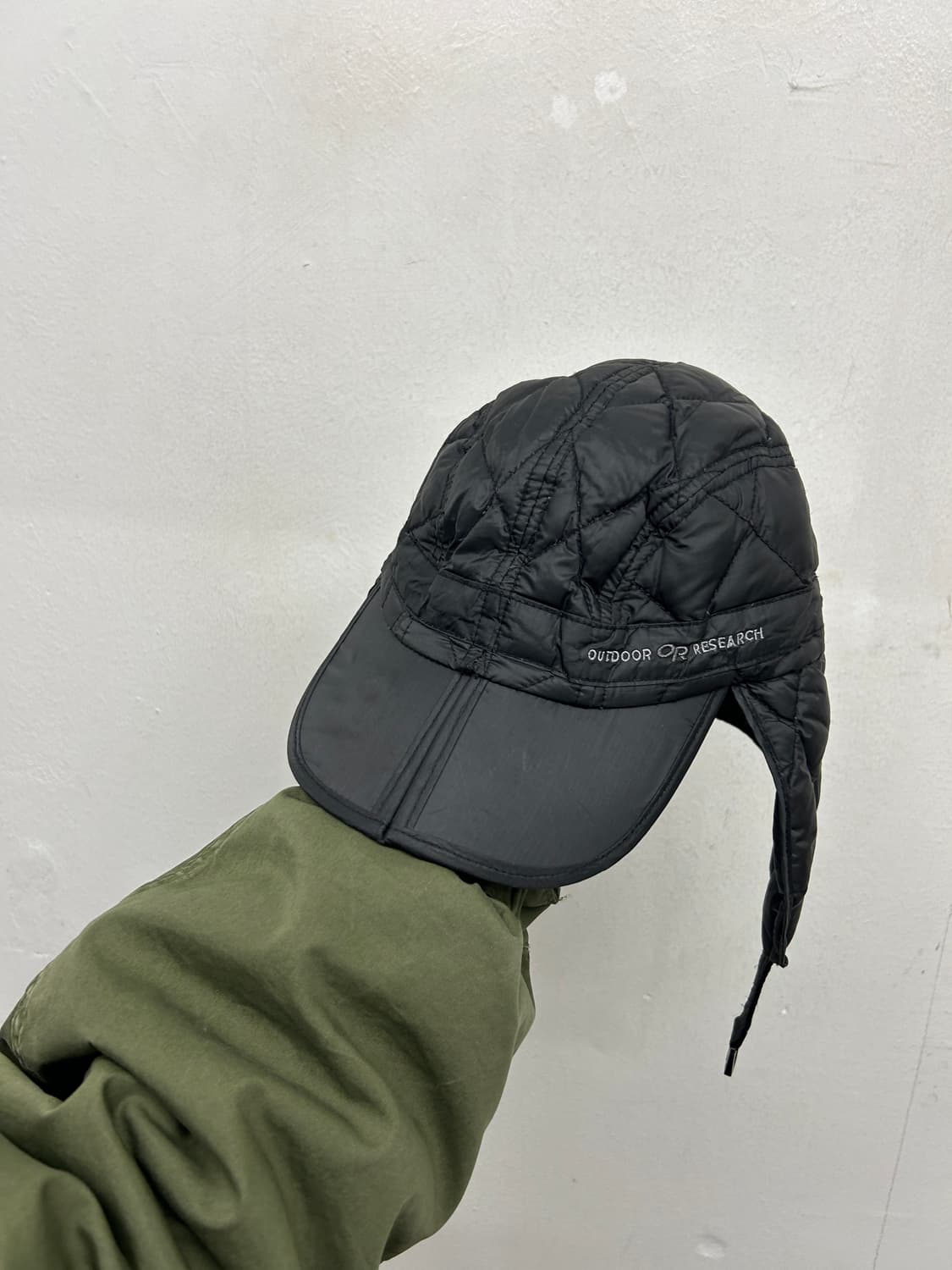 아웃도어리서치 퀼팅 이어플랩 모자 블랙 상품이미지3
