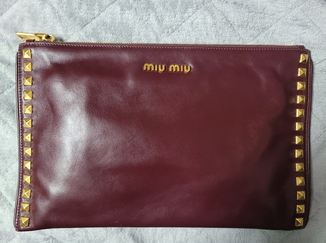 미우미우 스터드 클러치 상품이미지1