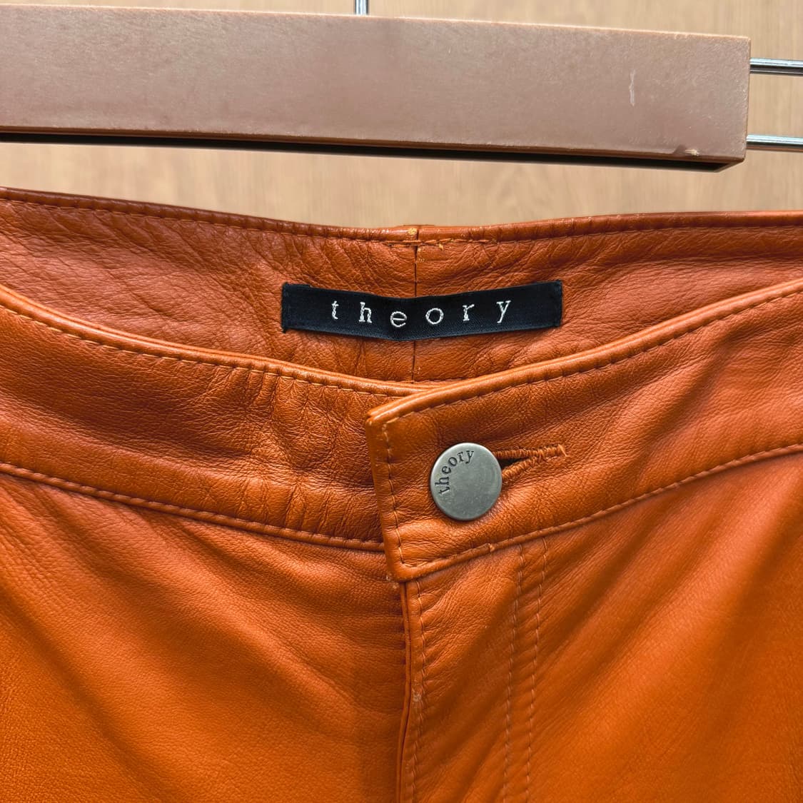 띠어리 레더 팬츠 미들 탑 절개 라인 디테일 부츠컷 오렌지 브라운 상품이미지6