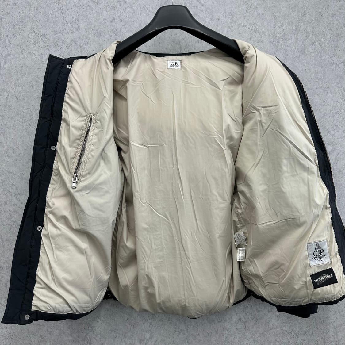 90 C.P 컴퍼니 남자 구스다운 고글 패딩 상품이미지3