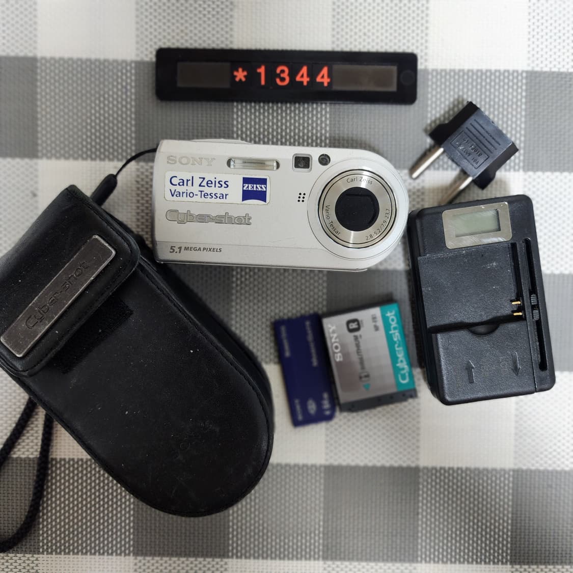 소니 사이버샷 DSC-P100 실버바디 디지털카메라 상품이미지1