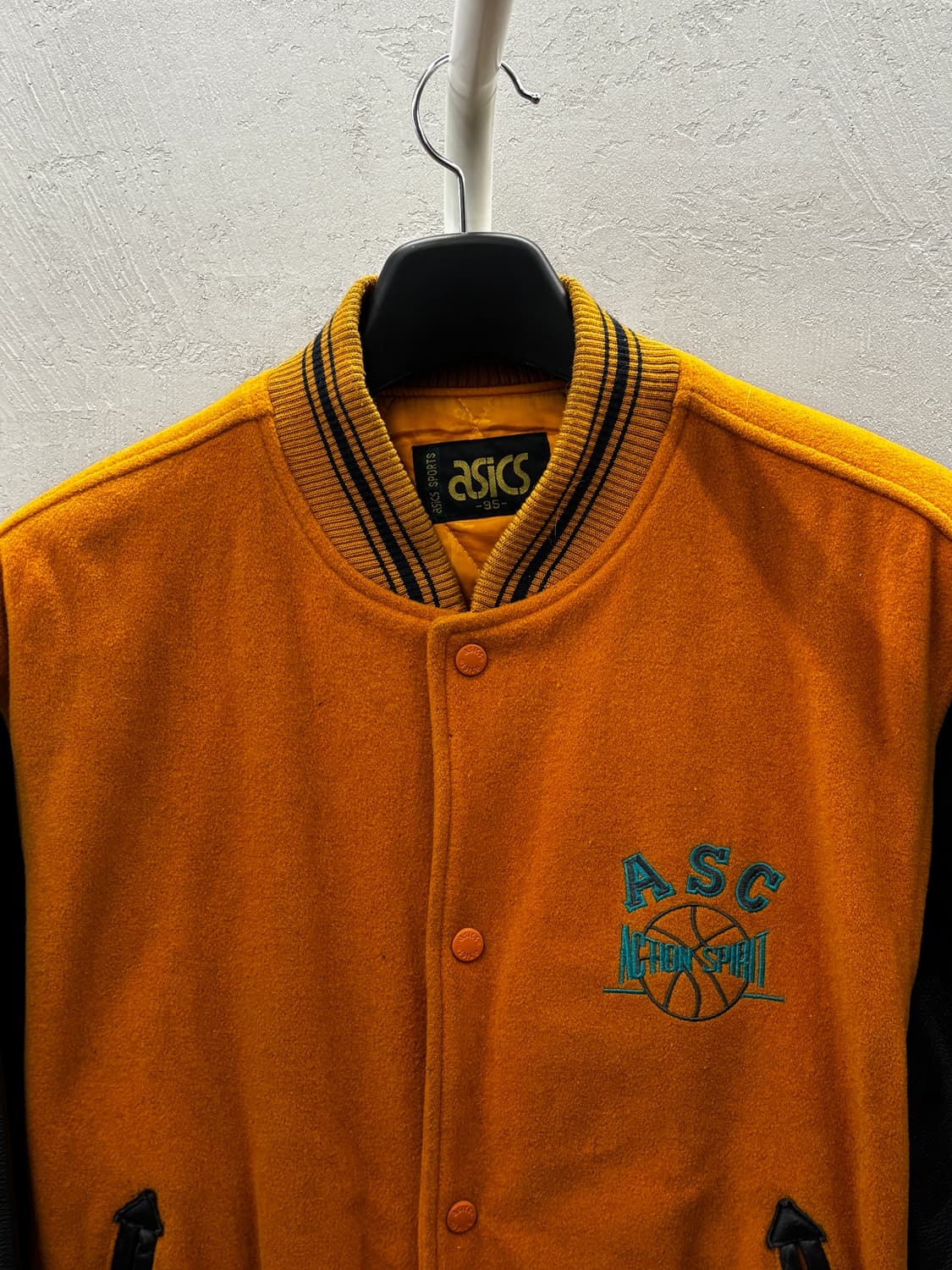 Asics 90s 베스킷볼 로고 카우레더 울 바시티 자켓 95 상품이미지3