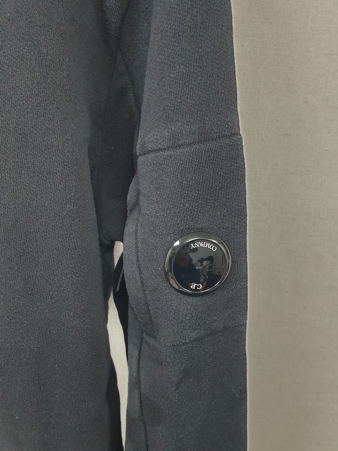 [L/100/정품] cp컴퍼니 렌즈와펜 맨투맨 상품이미지2