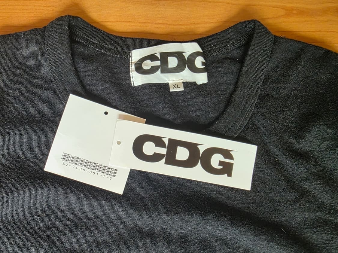CDG 꼼데가르송 로고 프린트 티셔츠 블랙 상품이미지4