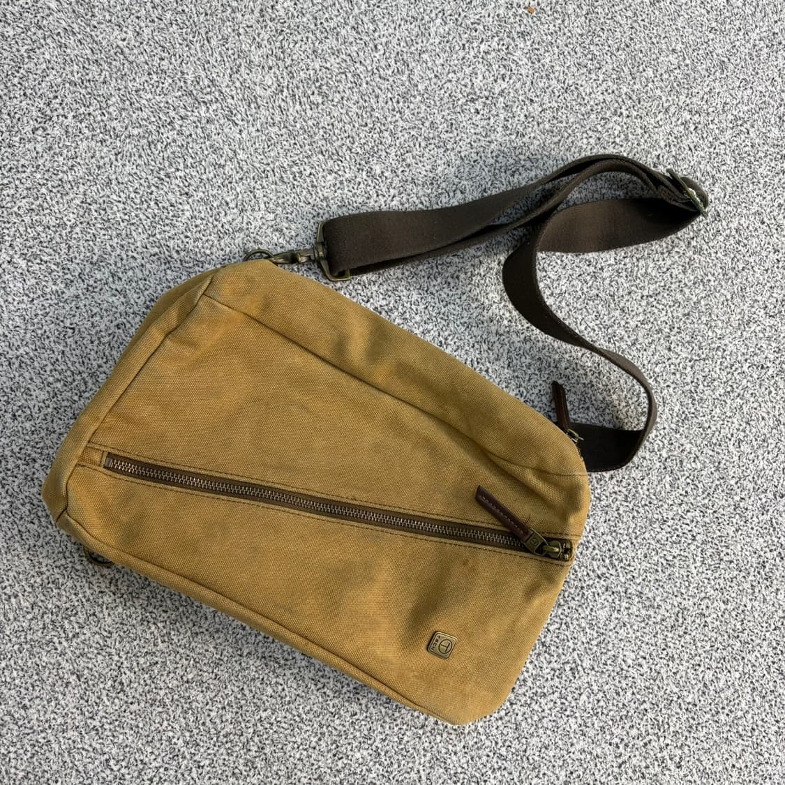 투미 캔버스 크로스백 메신저백 0409J 상품이미지1