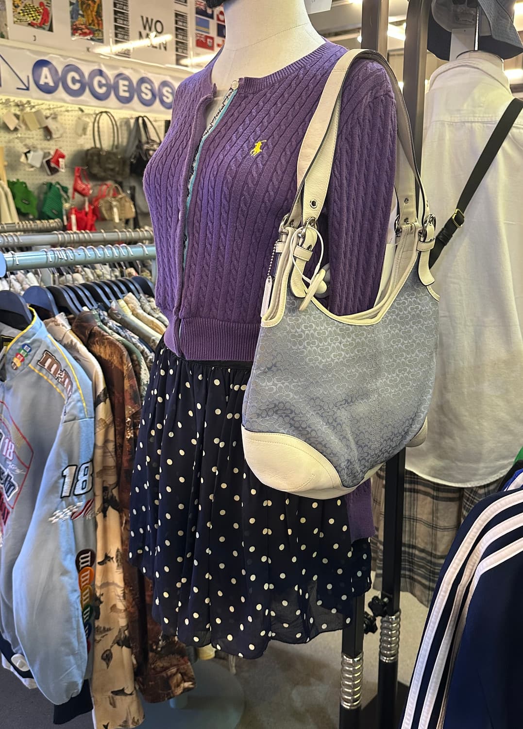 COACH 코치 블랙 블루패턴 아이보리숄더백 상품이미지6