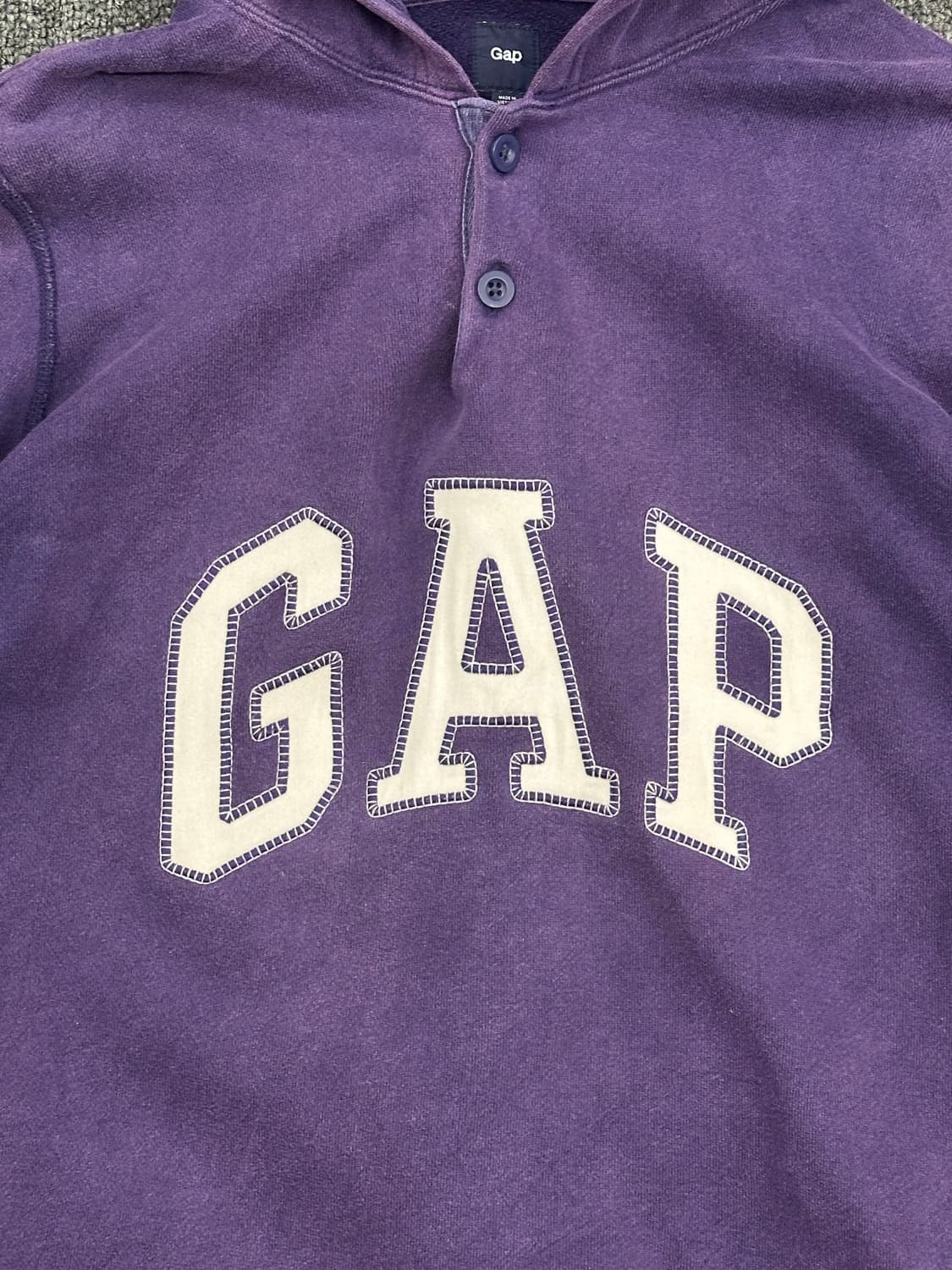 XS)GAP 헤리티지 로고 다크 바이올렛 후디 상품이미지3