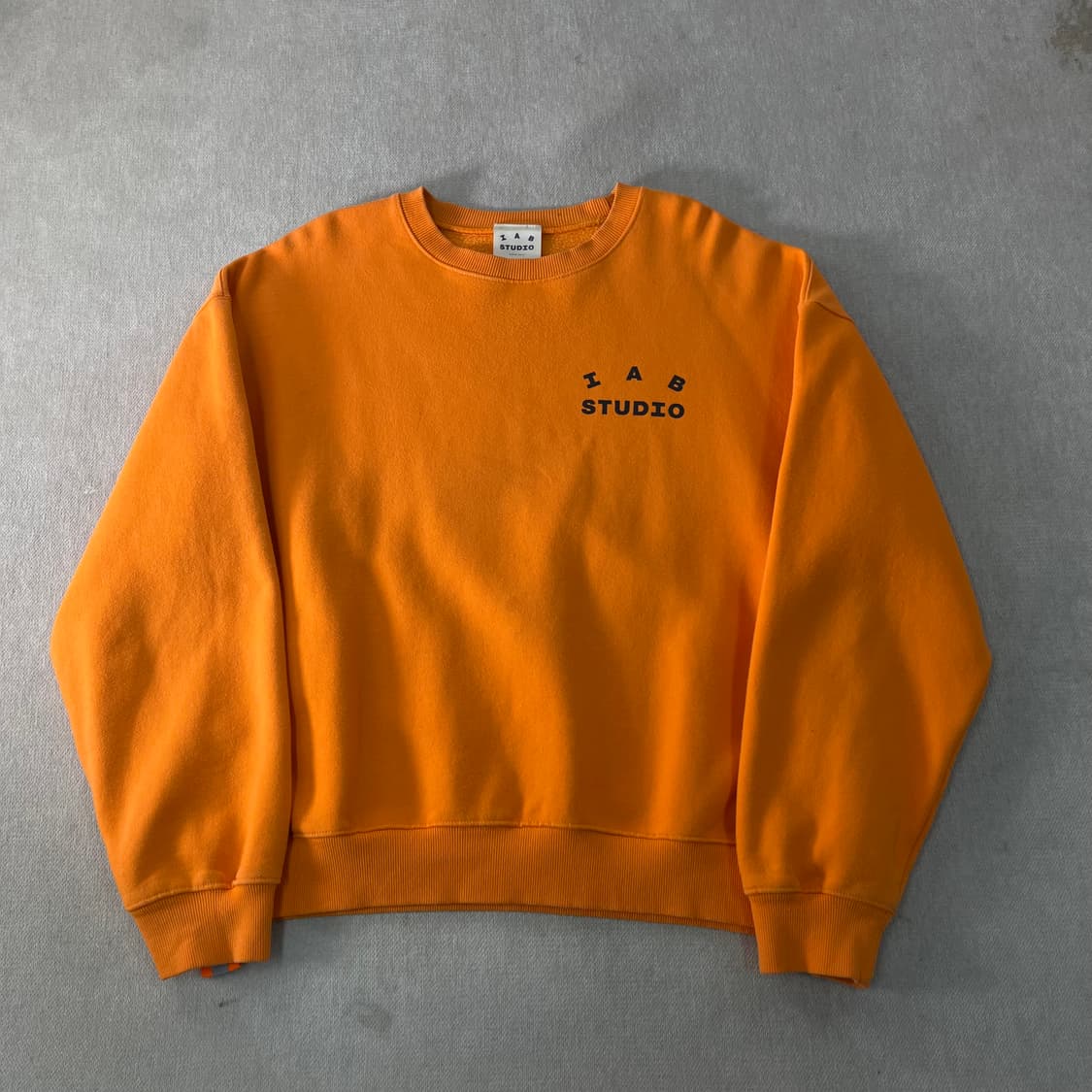 100 아이앱스튜디오 두산 오렌지 맨투맨  상품이미지2