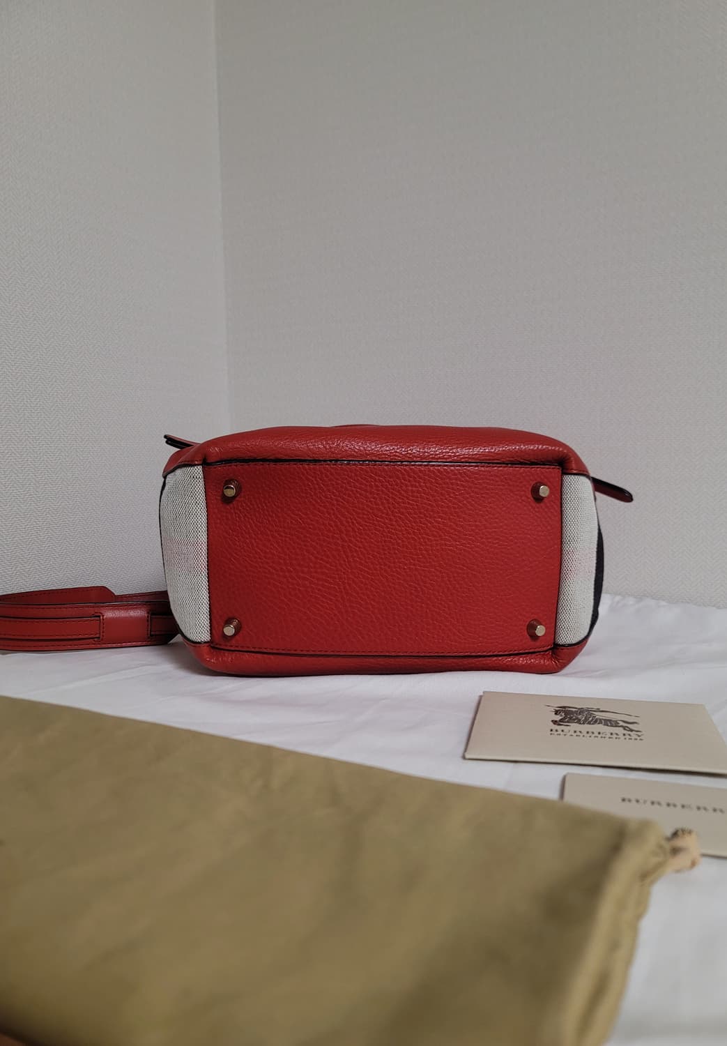 버버리 가방 크로스백/토트백(디올샤넬보테가루이비통구찌셀린느생로랑발렌시아가 상품이미지5