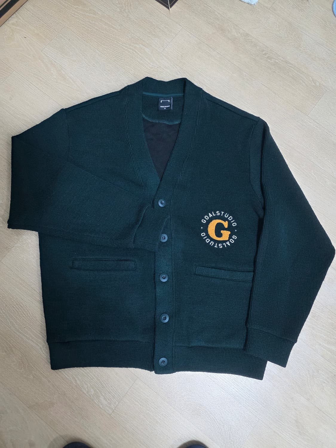골스튜디오 브이넥 자수 로고 가디건 XL 상품이미지1