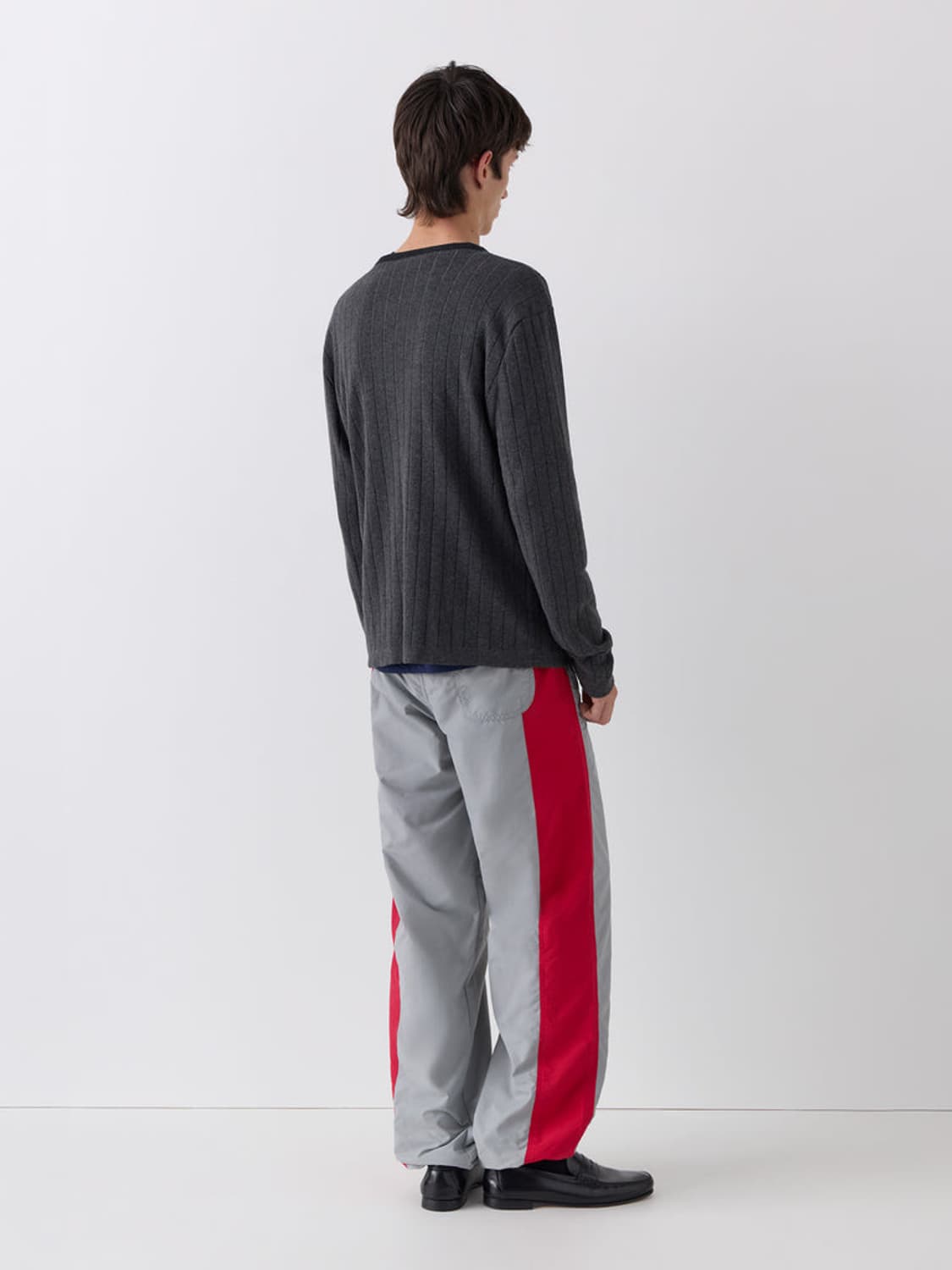 [L,XL]기마구아스 Dante 브이넥 니트/차콜 상품이미지6