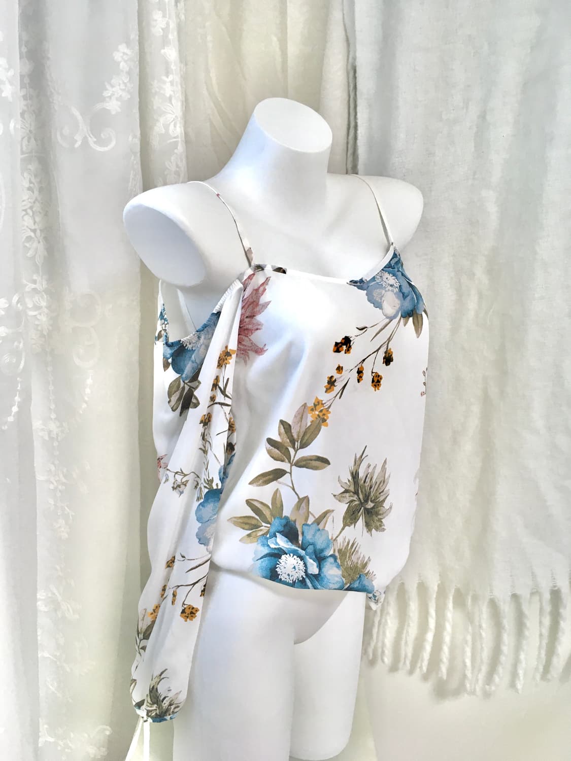 오리엔탈 플라워 새틴 오프숄더 롱슬리브 상품이미지3