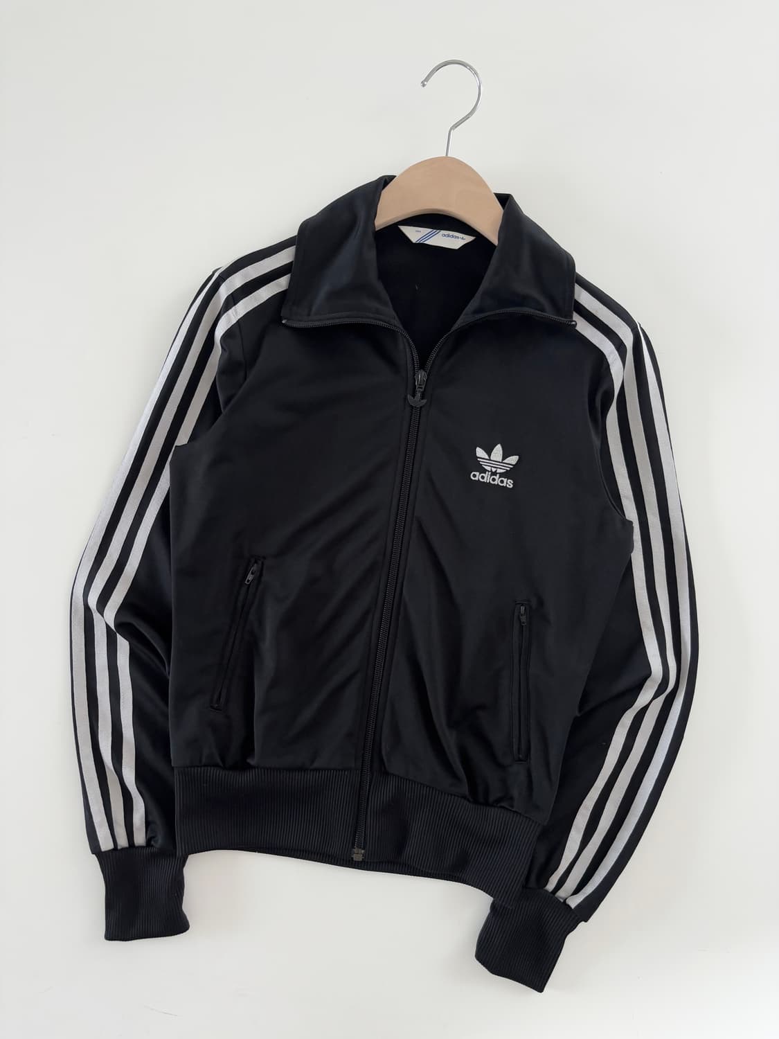 Adidas 아디다스 우먼 실버로고 블랙컬러 파이어버드 트랙탑 상품이미지1