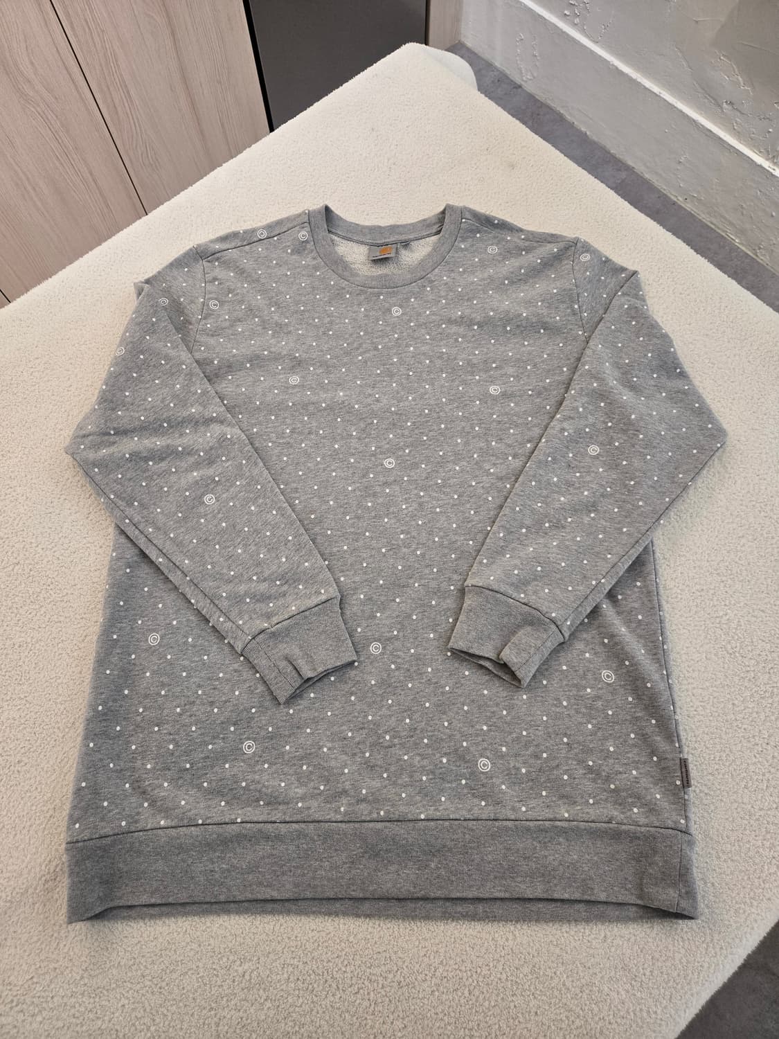 칼하트 C로고 땡땡이 맨투맨 티셔츠 XL 상품이미지2