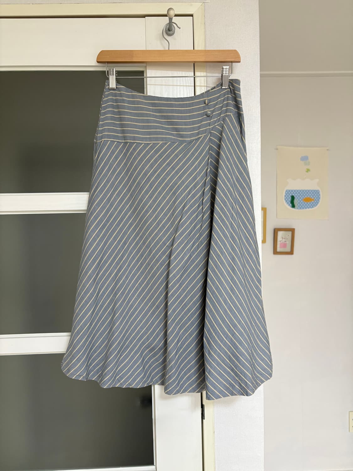 블루 스트라이프 미디 스커트 상품이미지1