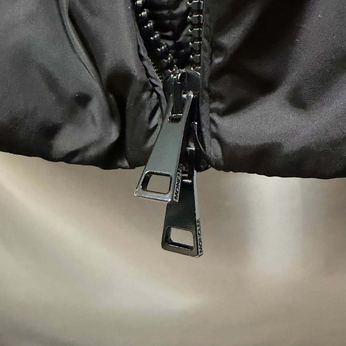 [S+급/2] 몽클레어 클로에 여성패딩 블랙 라쿤퍼 풀구성 끌로에 상품이미지8