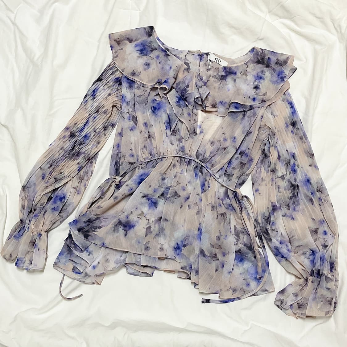 새상품 ) 임블리 로맨틱무드 프릴블라우스 상품이미지4