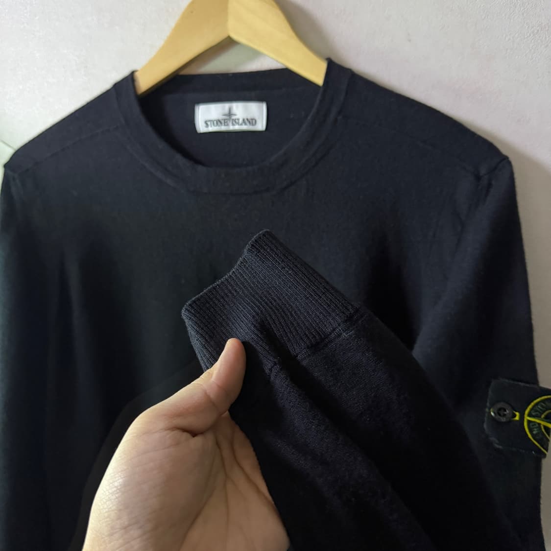 스톤아일랜드 와펜 라운드 니트 블랙 남성 XXL (슬림 105까지) 상품이미지2