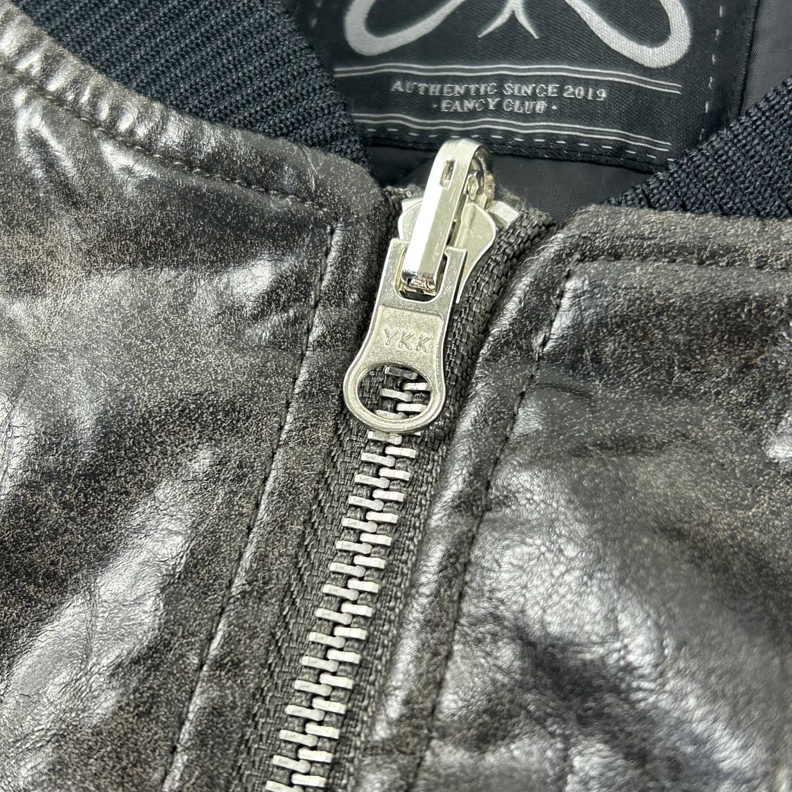 팬시클럽 빅로고 퀼팅 리버시블 엠보 점퍼 블랙 상품이미지10