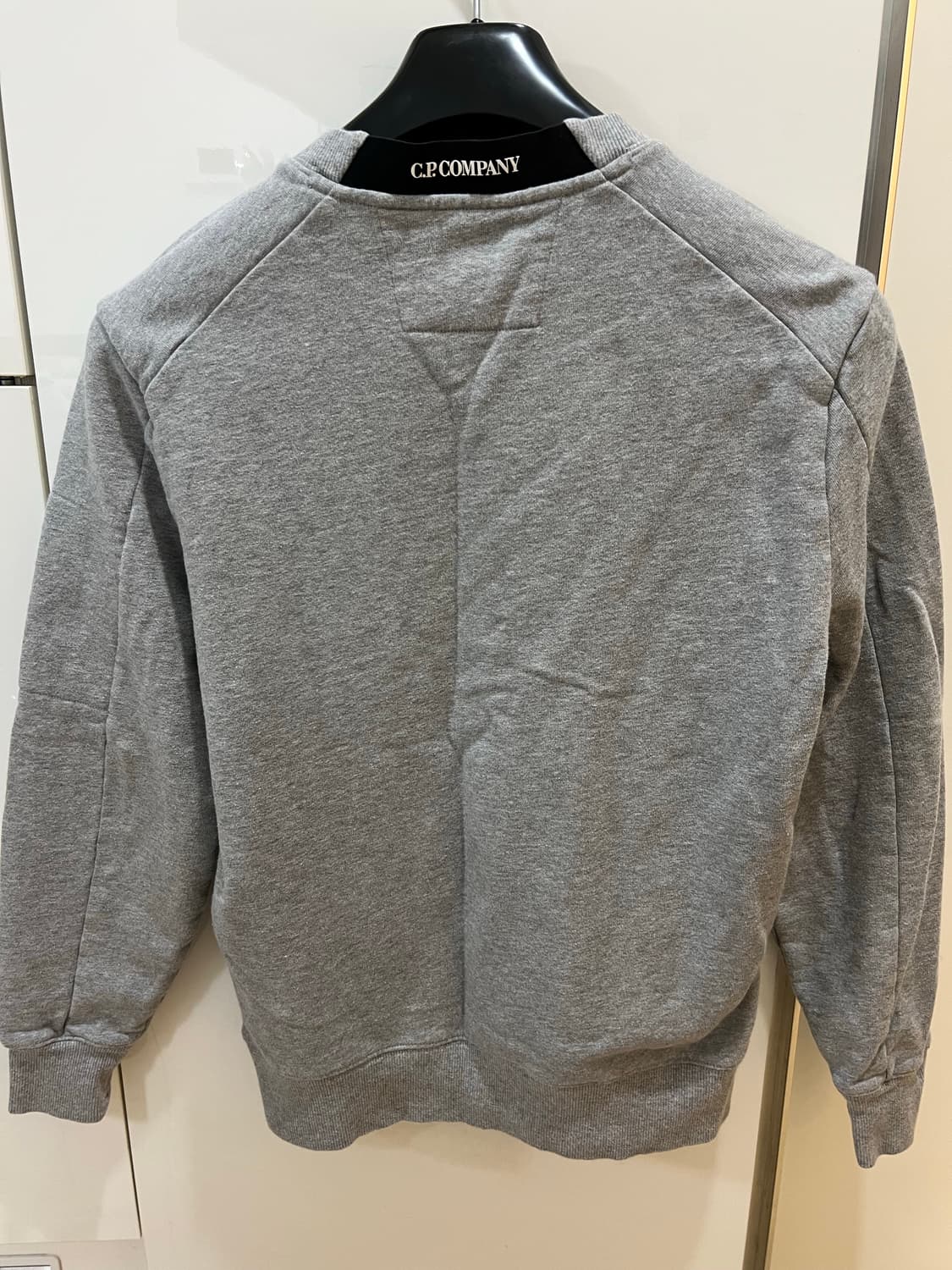 cp컴퍼니 그레이 맨투맨 95-100 상품이미지2