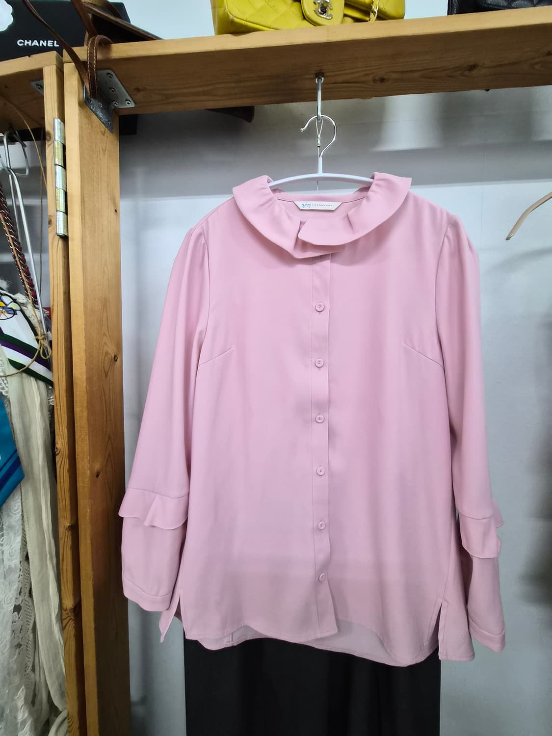 1.기비 프릴넥 핑크 블라우스 2.juan슬랙스 상품이미지2