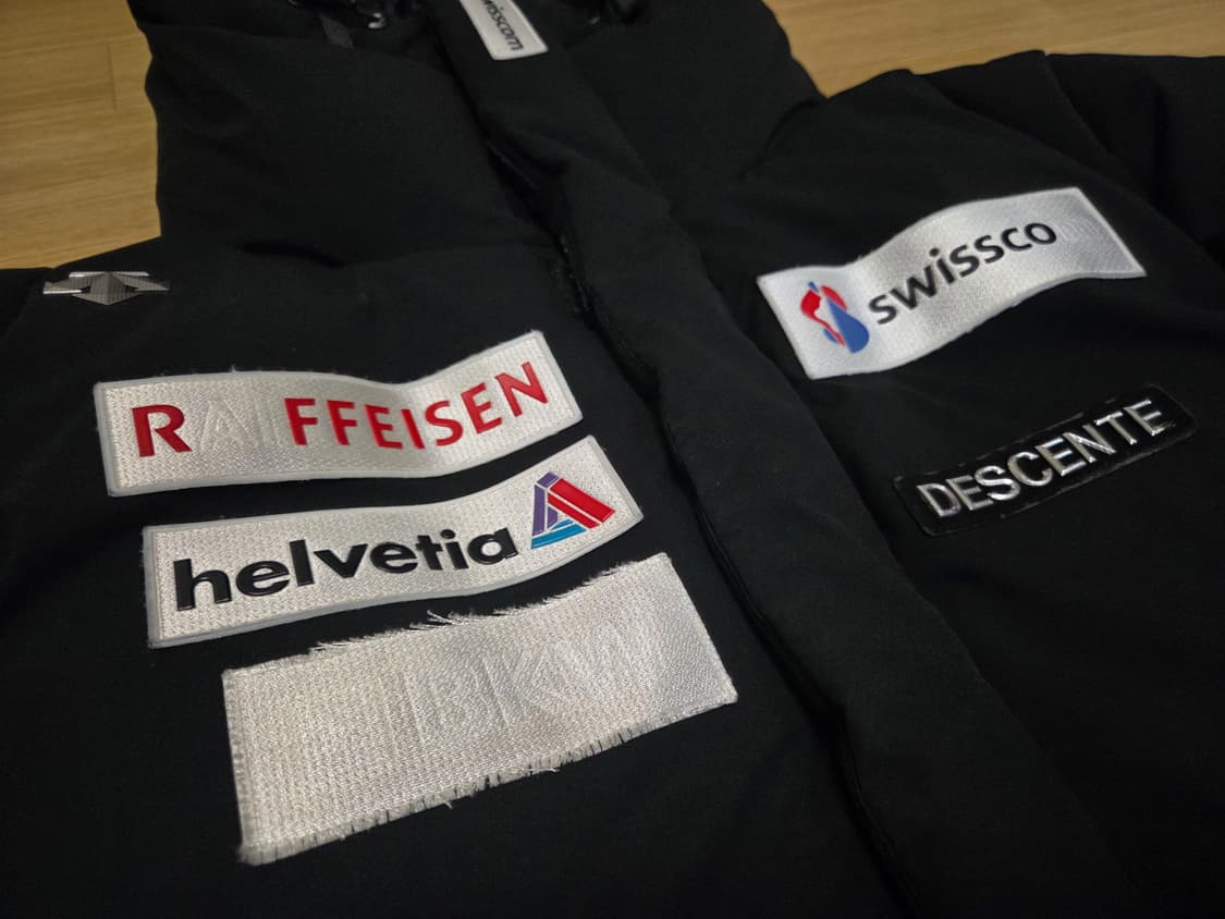 데상트 스위스 스키 40주년 롱패딩 점퍼  상품이미지4