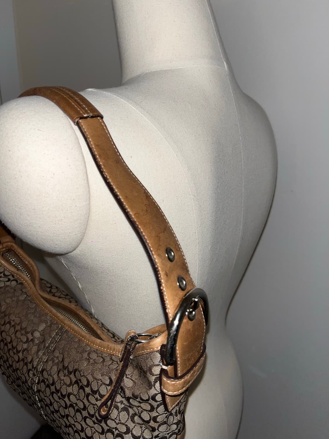 Coach Mini Beige Shoulder Bag 상품이미지3