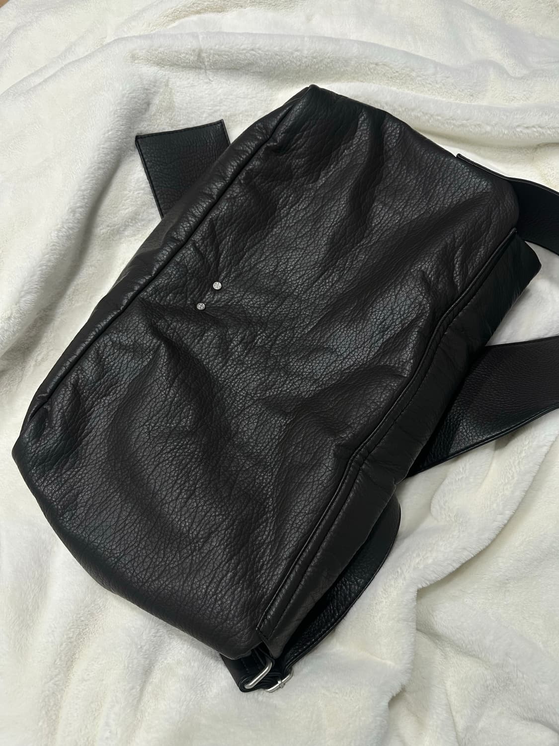 플리즈프로젝트 스터드 레더 메신저백 크로스백 상품이미지4