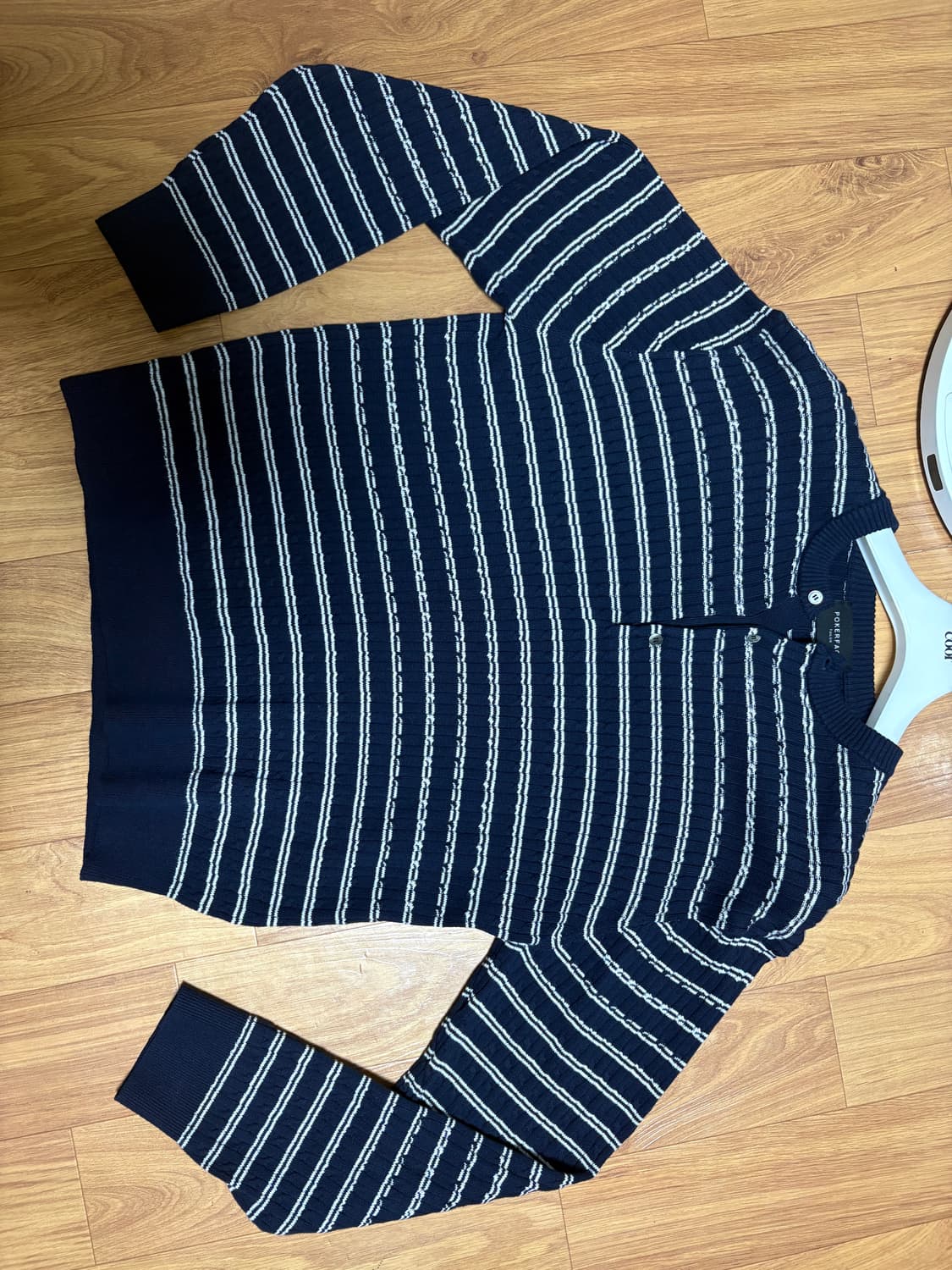 포커페이스 케이블 스트라이프 헨리넥 니트 46 네이비 팝니다 상품이미지1