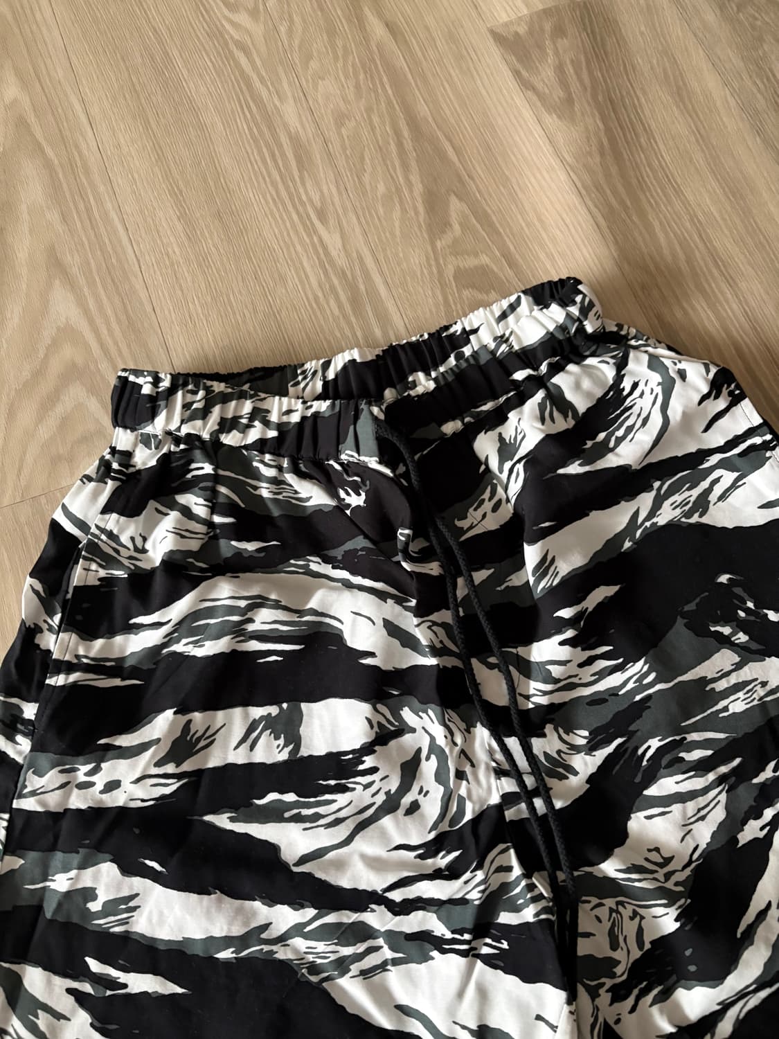 솔로이스트 25ss 타이거 스윔쇼츠 상품이미지2