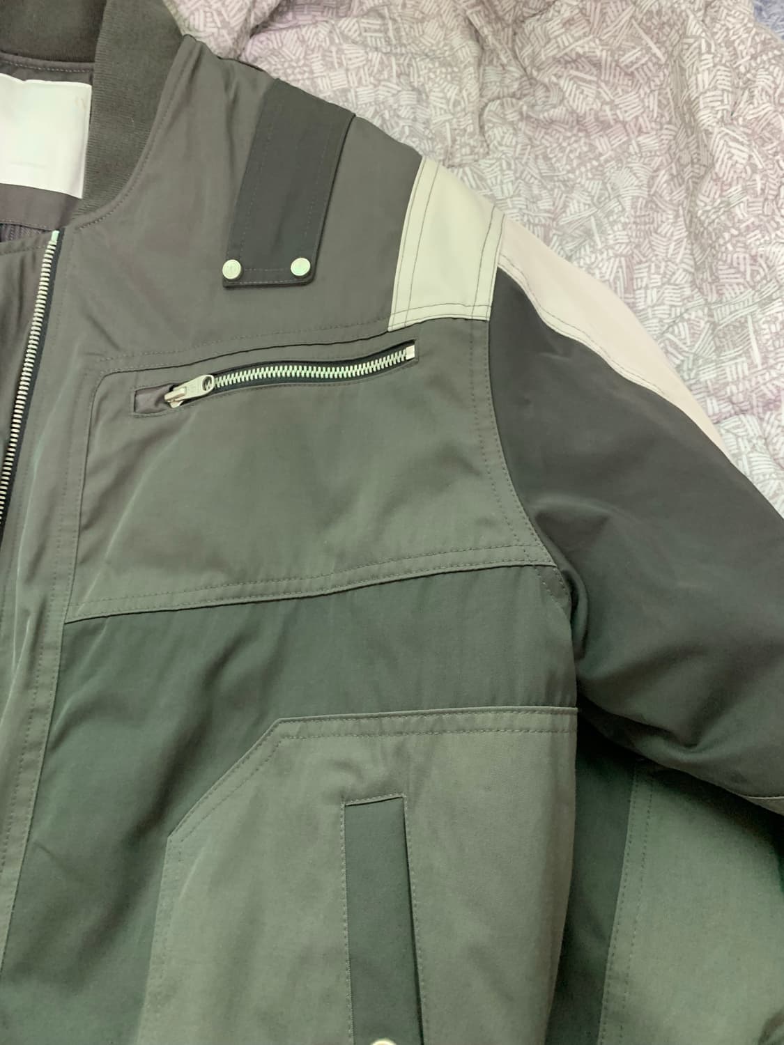 언더마이카 와니 카메 멀티 블록 포켓 터틀 봄버 드리프트우드 - 22FW 상품이미지5