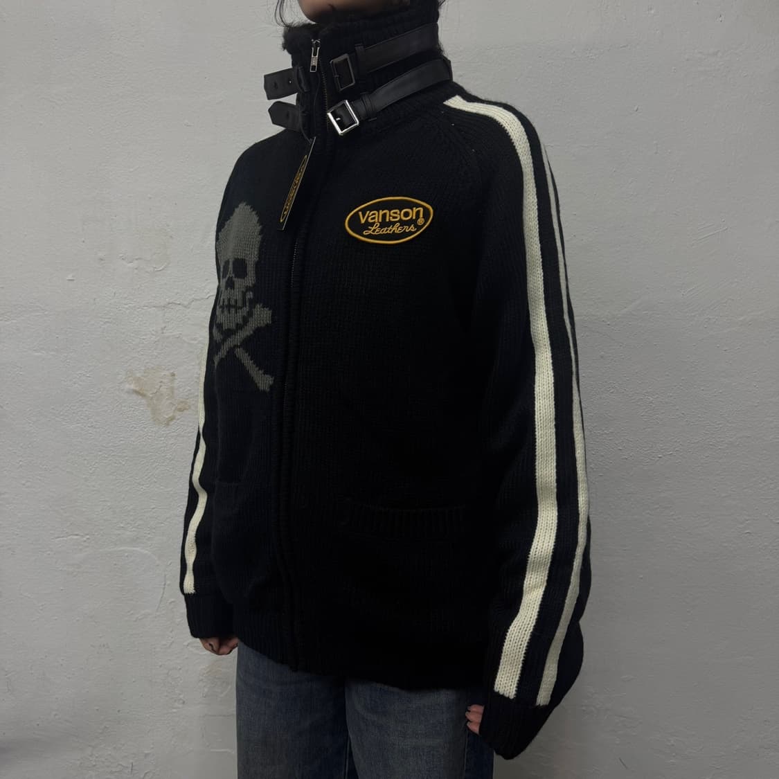 VANSON 블랙컬러 양면 로고 하이넥 코위찬 집업 니트 자켓 상품이미지1
