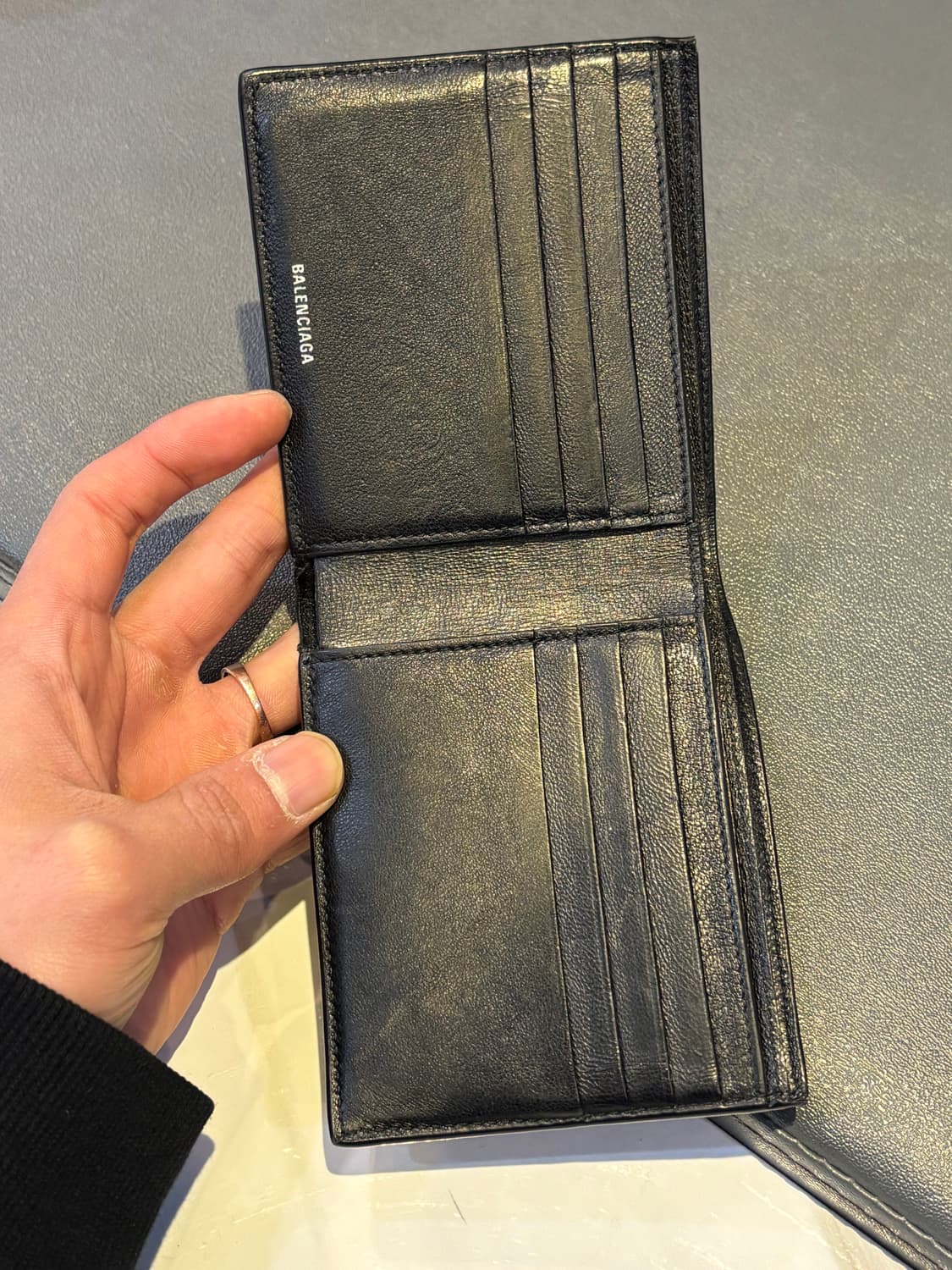 발렌시아가 BB 모노그램 로고 반지갑 블랙 상품이미지9