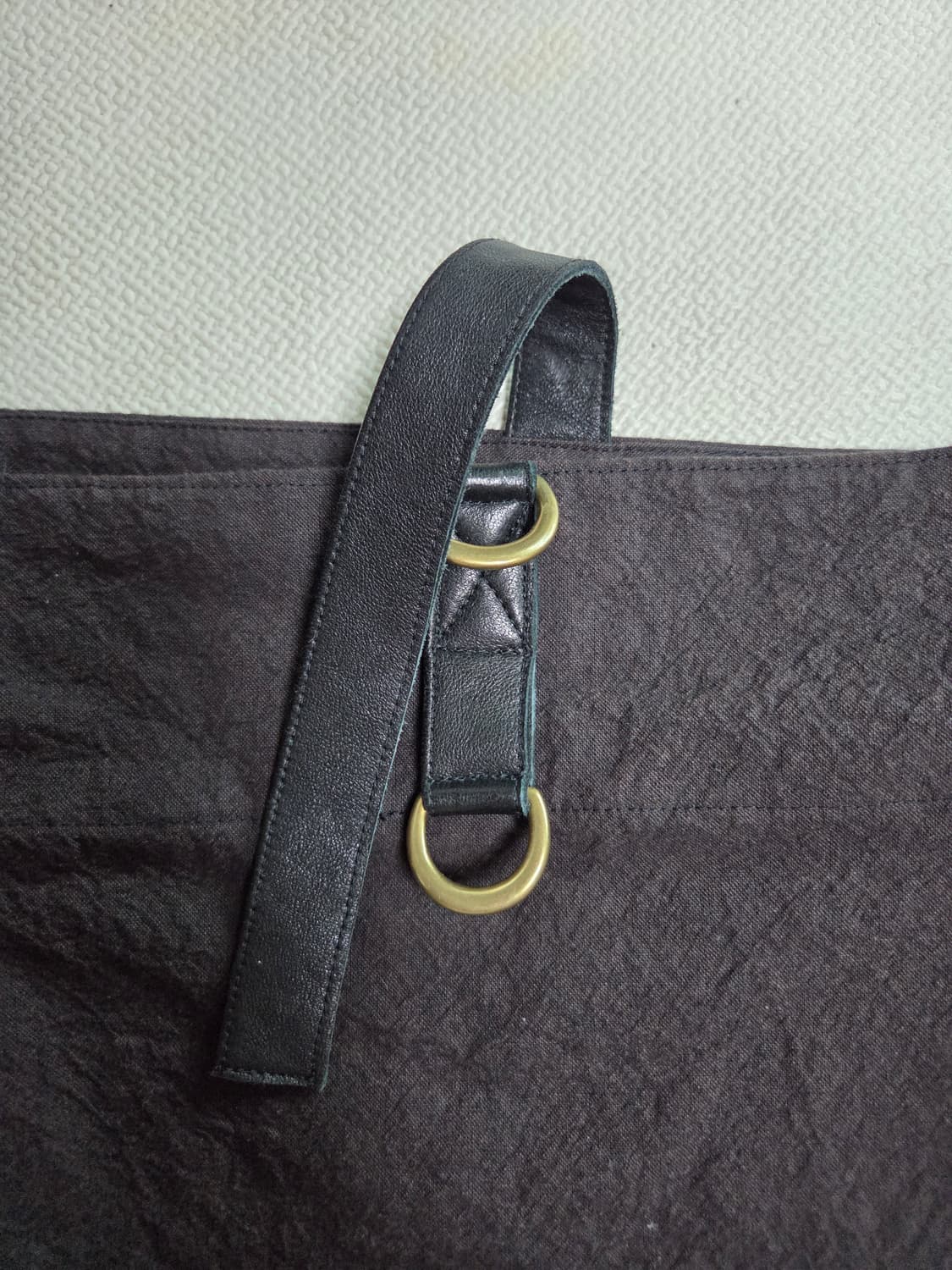 본로우 C/L 숄더백 브라운 블랙 상품이미지4