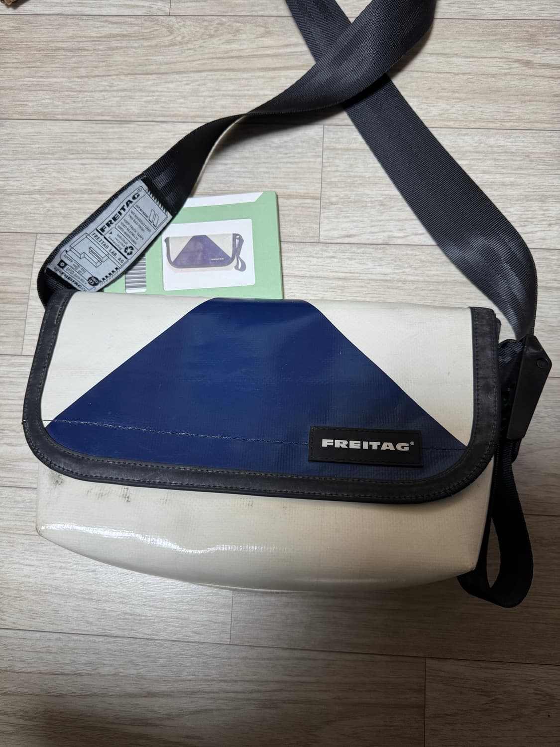 프라이탁 하이파이브오 화이트 네이비 하파오 메신져백 크로스백 가방  택  상품이미지1