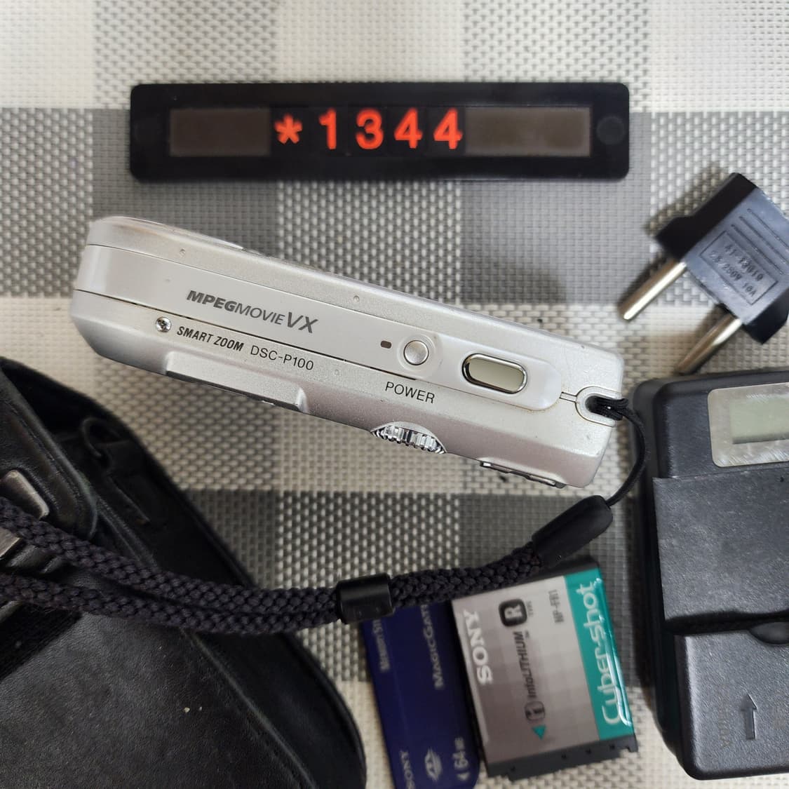 소니 사이버샷 DSC-P100 실버바디 디지털카메라 상품이미지3