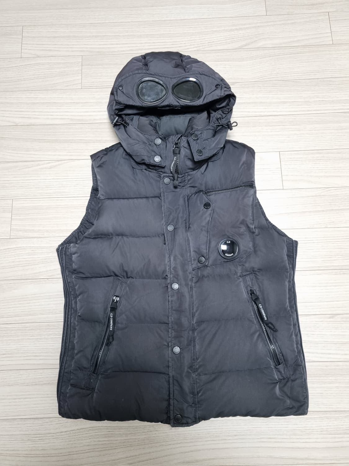 cp컴퍼니 렌즈고글 조끼패딩 상품이미지2