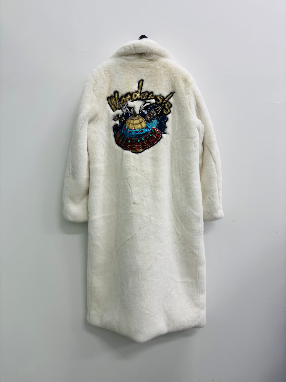 원더시스터 Wonder Sister 화이트 에코 퍼 코트 상품이미지3