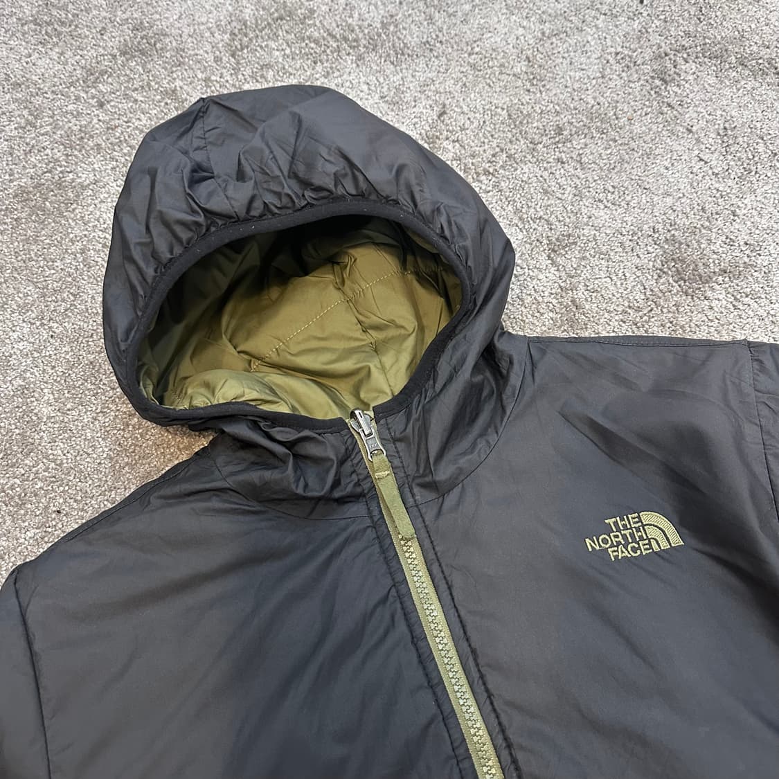 노스페이스 올리브/블략 리버서블 경량패딩L 상품이미지10