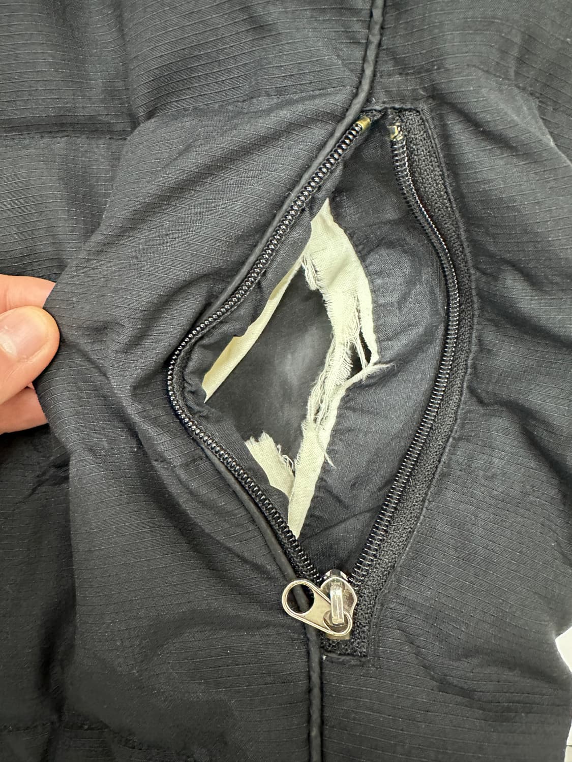 NIKE ACG 나이키 덕다운 푸퍼 패딩 조끼 블랙 95(M) 상품이미지10