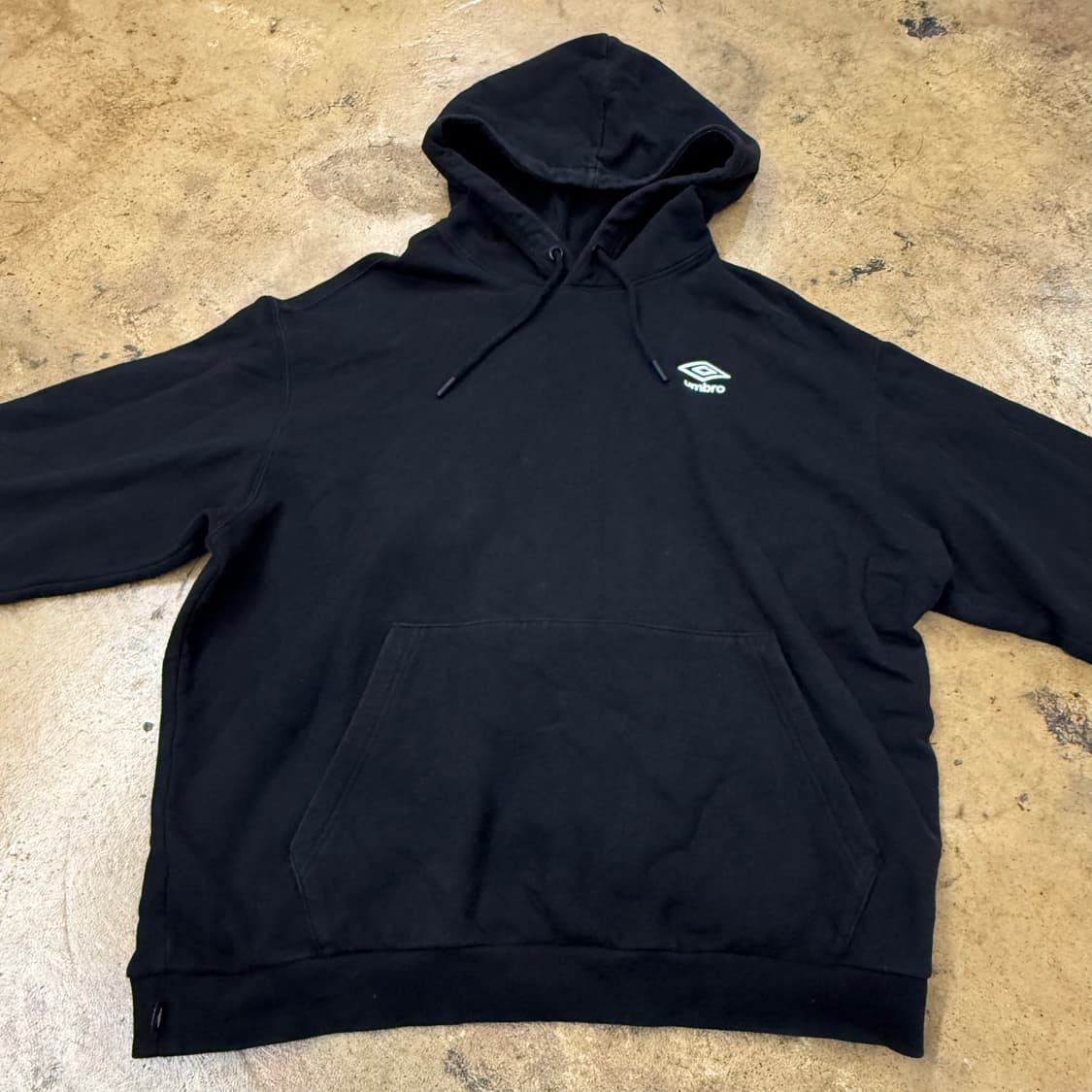 엄브로 블랙 후드티 110 상품이미지3