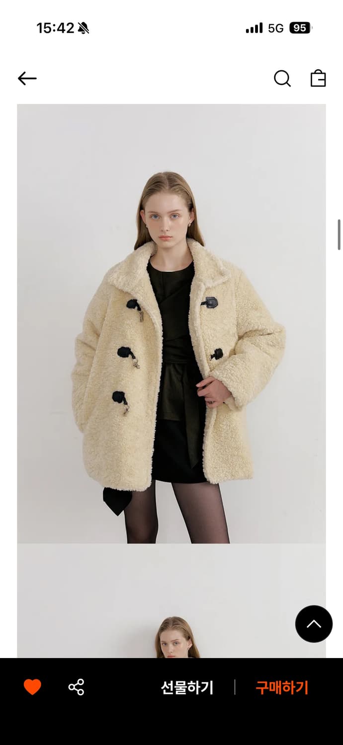 아워코모스 크림 베이지 털코트 상품이미지3