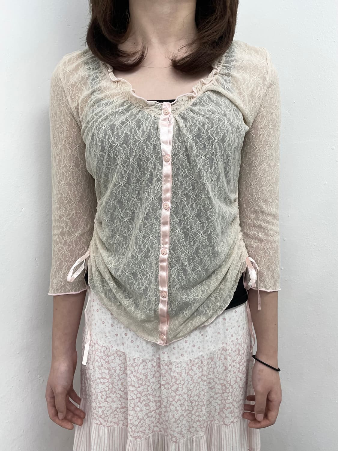 핑크 레이스 셔링 버튼 탑🌸 상품이미지1