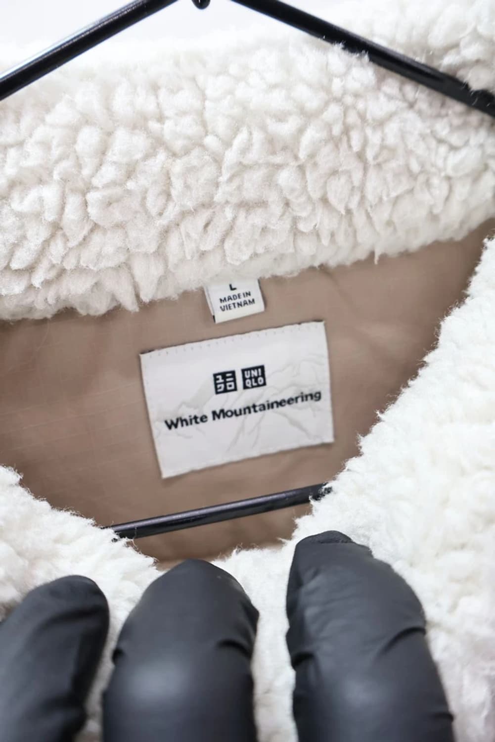 유니클로 화이트 마운티니어링 폴리스 맨투맨 상품이미지6