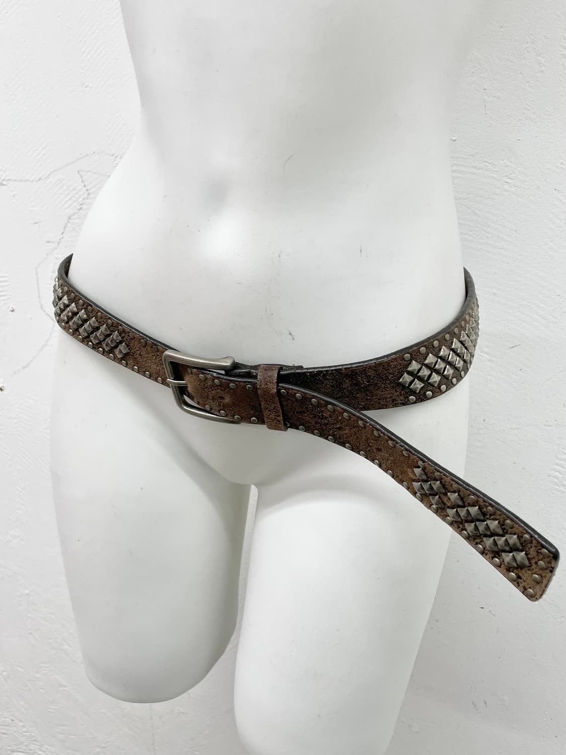 리얼레더 스터드 펀칭 버클 벨트 상품이미지1