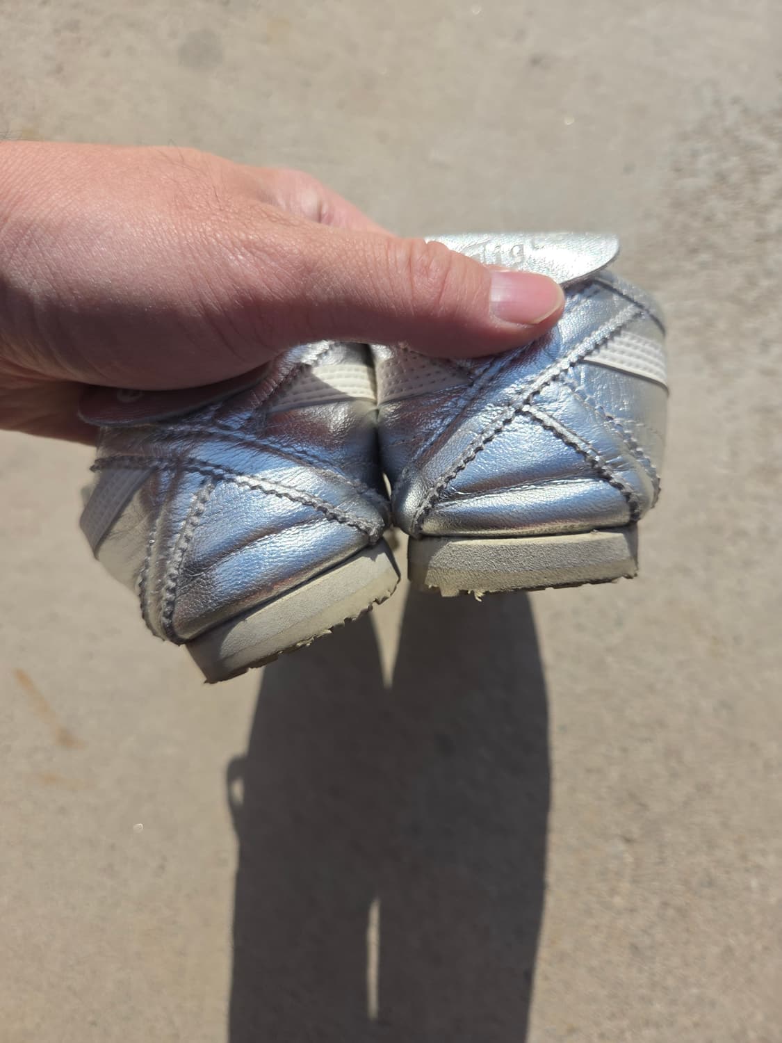 오니츠카 타이거 실버 스니커즈 245 상품이미지3