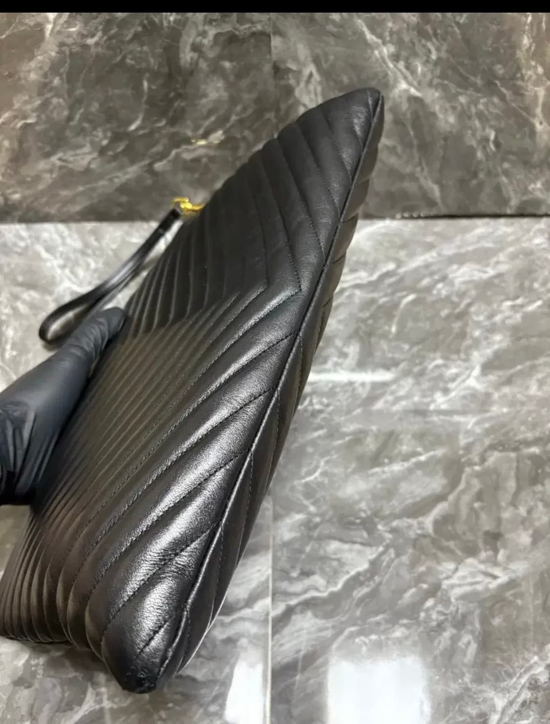 입생로랑 마틀라세 금장 라지 클러치백 상품이미지7